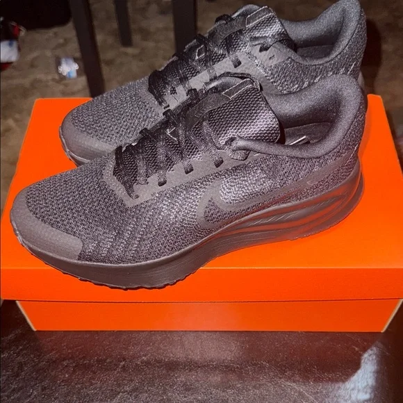 Nike Run Defy Athletic Shoes - Picture 6 of 7